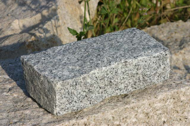 Natural Granite Kerbstone Road Curb Stone with Pineapple Surface