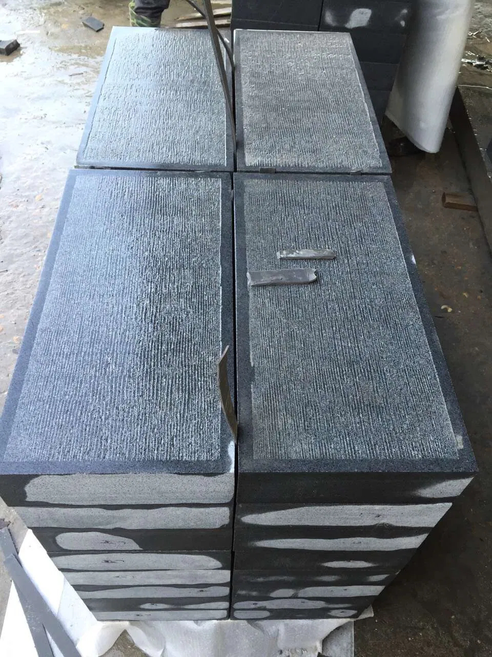 Black Granite Palisade Stone for Garden Borders and Landscape Design