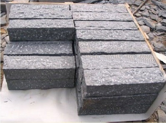 Black Granite Palisade Stone for Garden Borders and Landscape Design