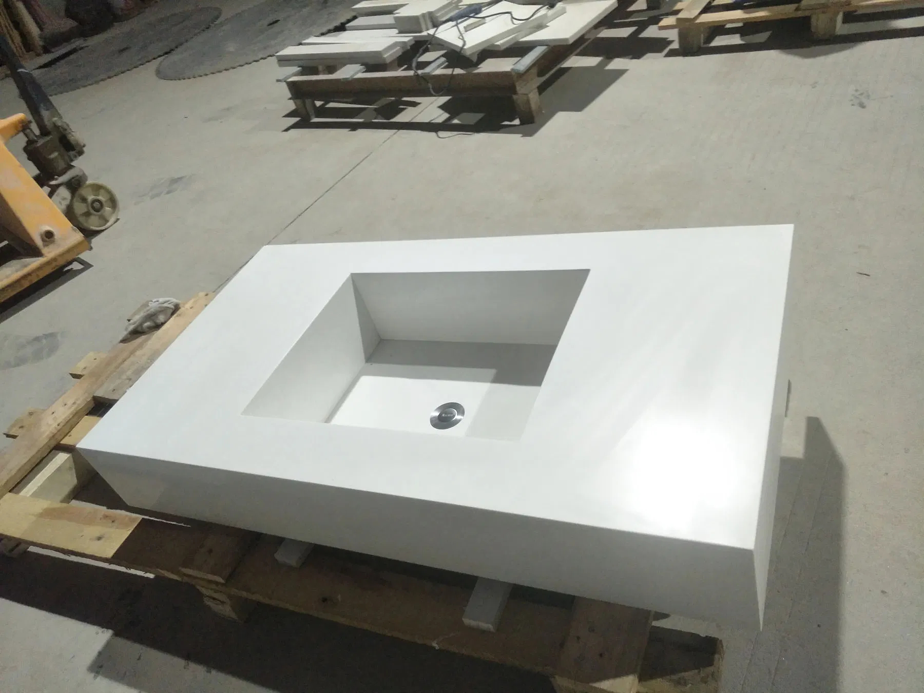White Speckled Artificial Quartz Vanity Top with Custom Basin Cutout