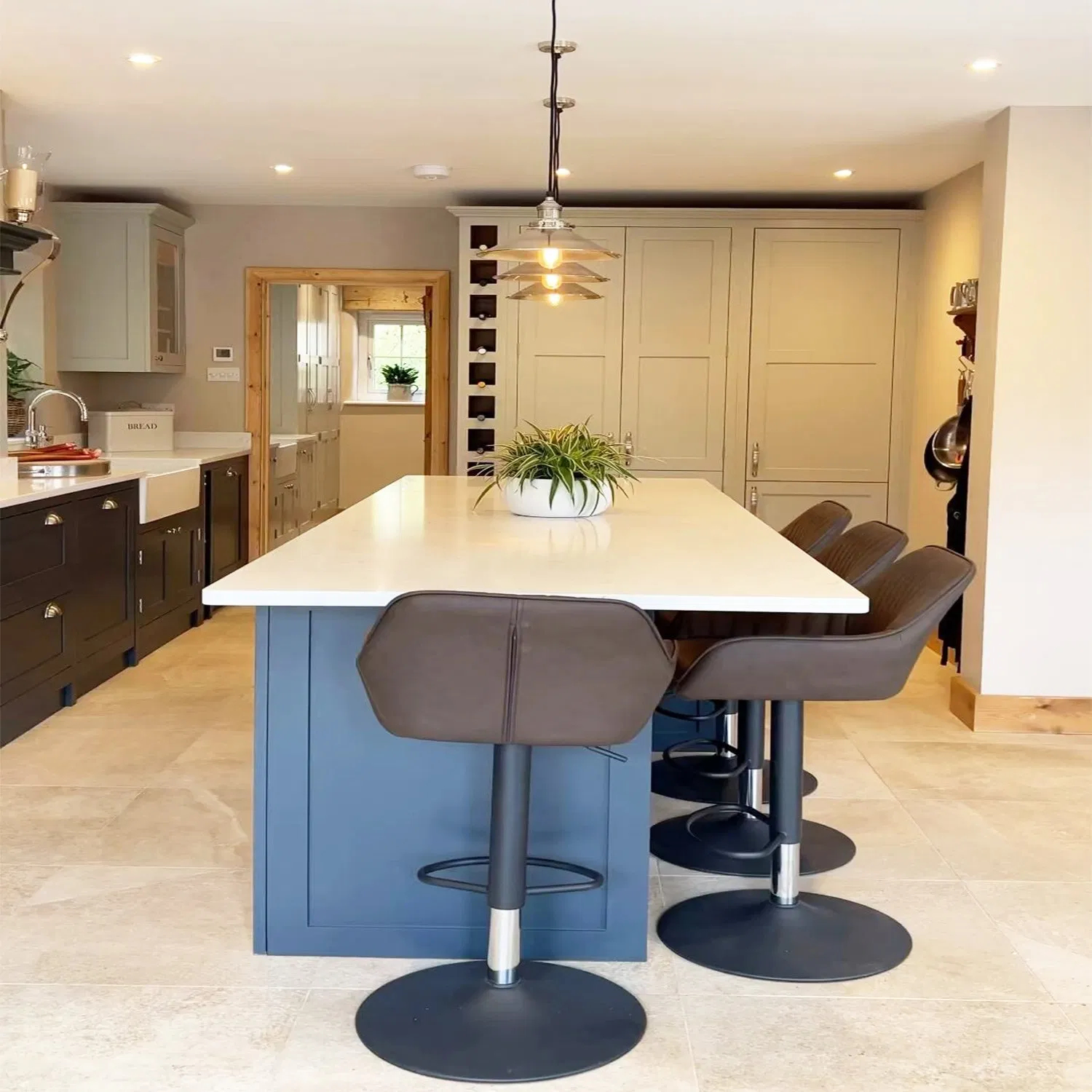 High Gloss Pure White Artificial Quartz Kitchen Countertop