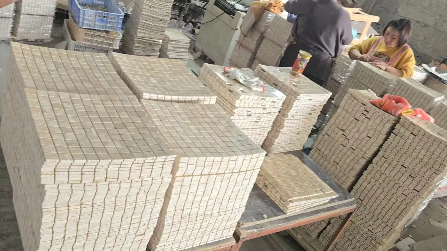 Beige Travertine Mosaic Tiles for Living Room and Feature Walls