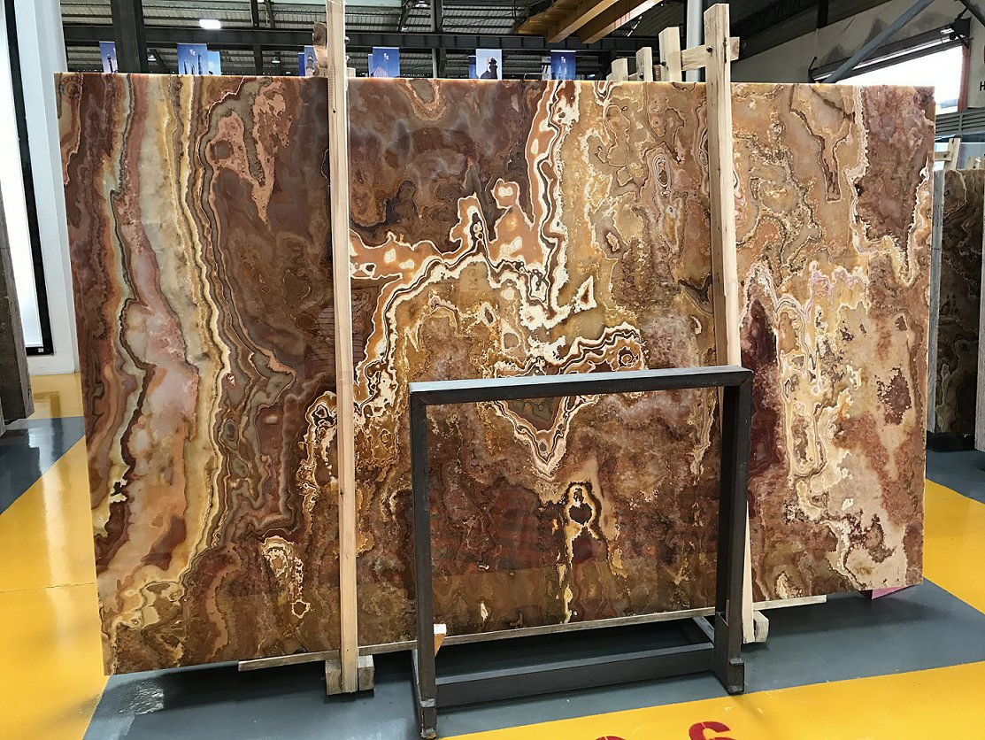 Brown Tiger Onyx Slabs for TV