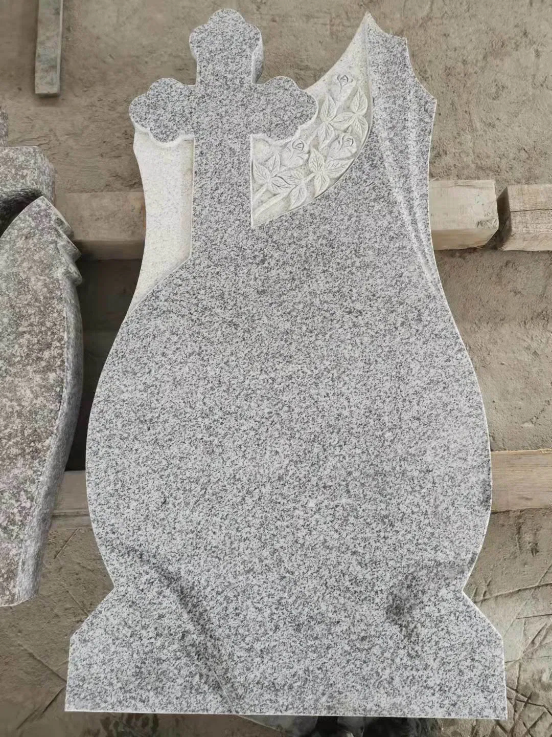 Polish Style Grey Granite Upri